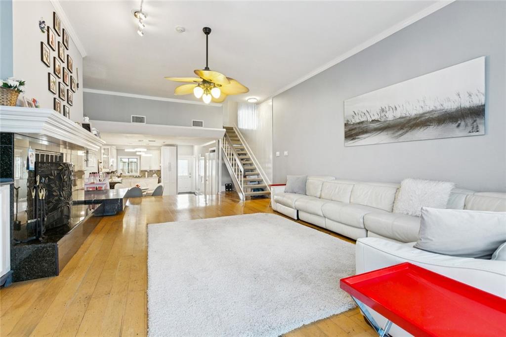 7300 LAKESHORE Drive 6