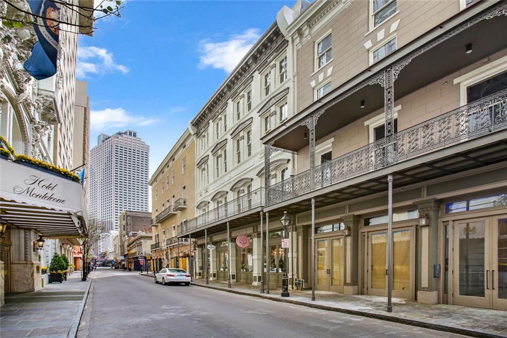 219 ROYAL Street 305