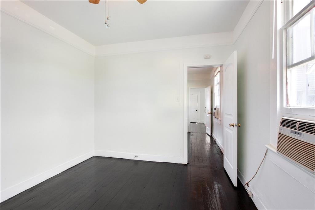 1808 LEONIDAS Street