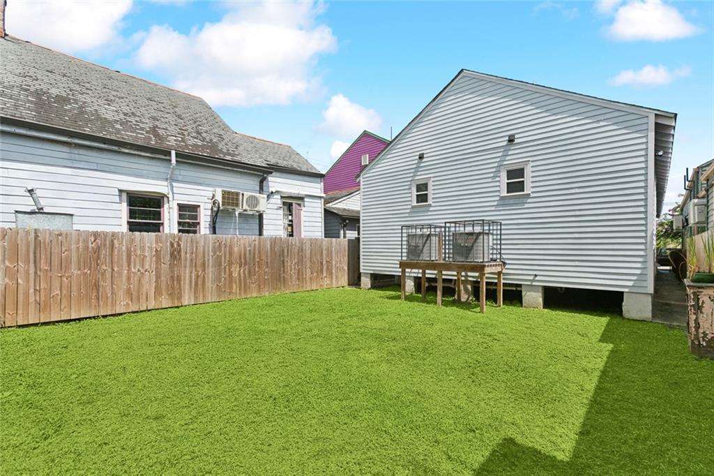2106 MARAIS Street
