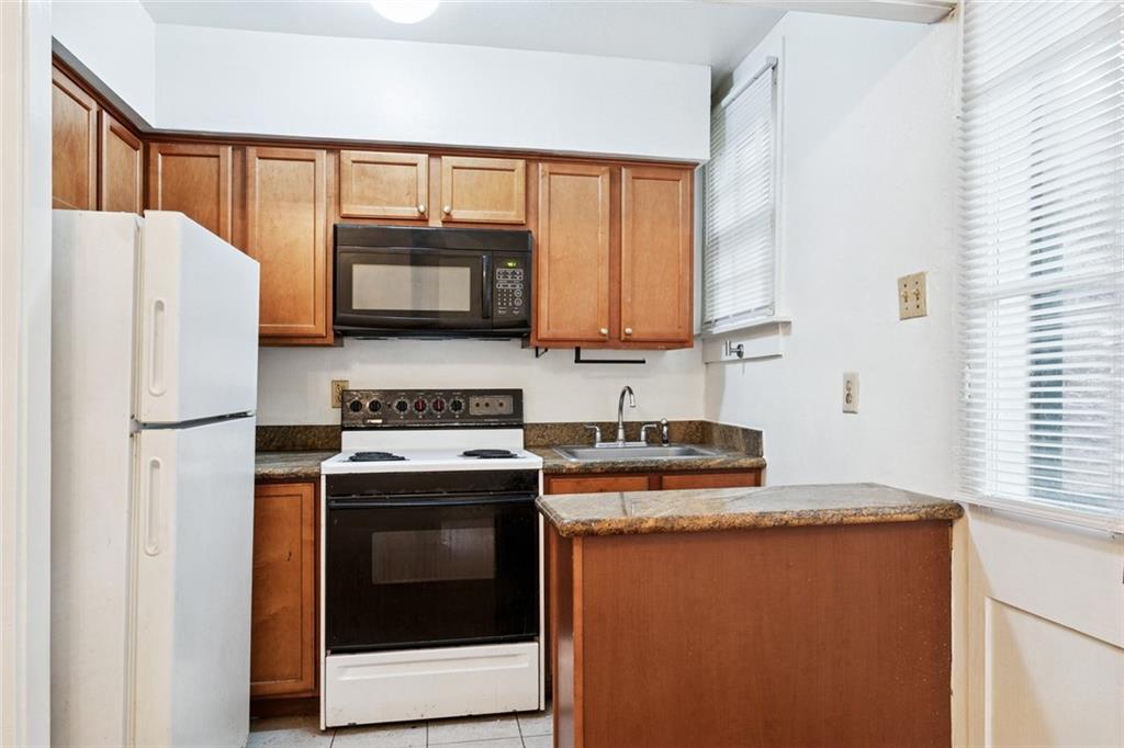925 ROYAL Street 102
