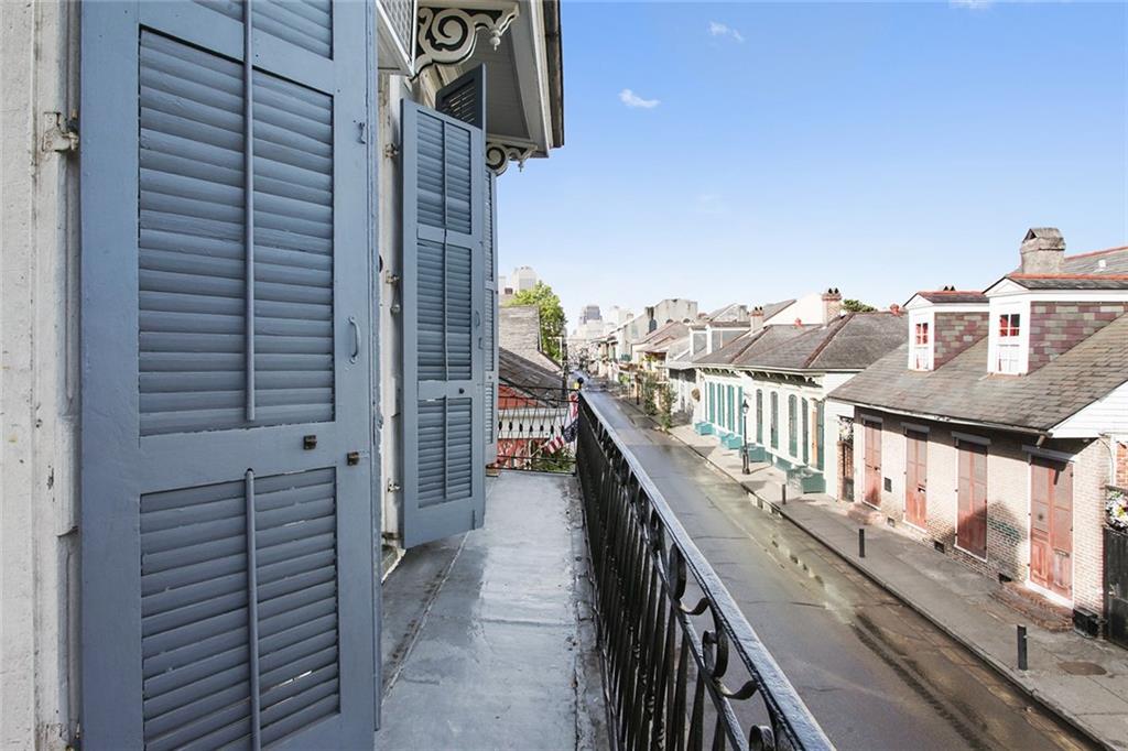 932 BOURBON Street 2