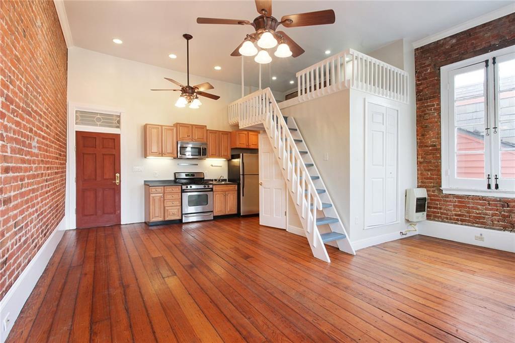 932 BOURBON Street 2