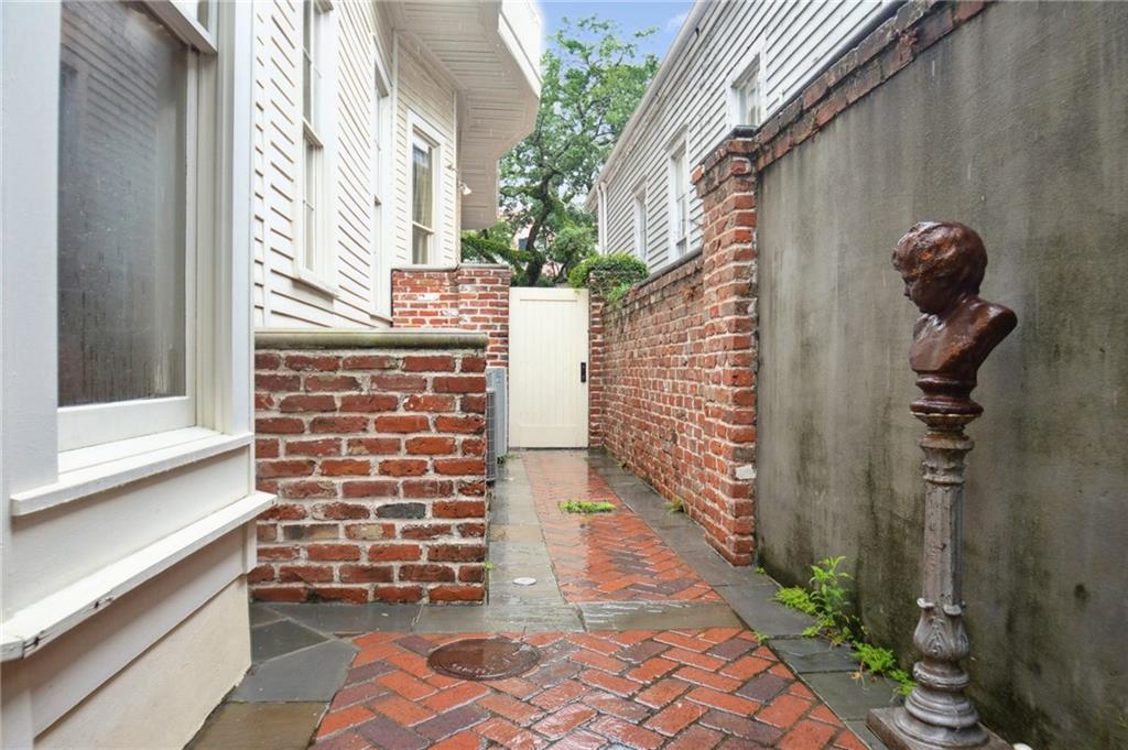 622 ESPLANADE Avenue