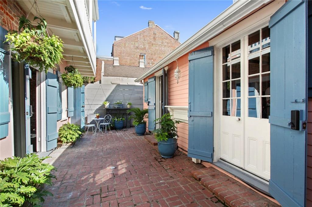941-943 TOULOUSE Street