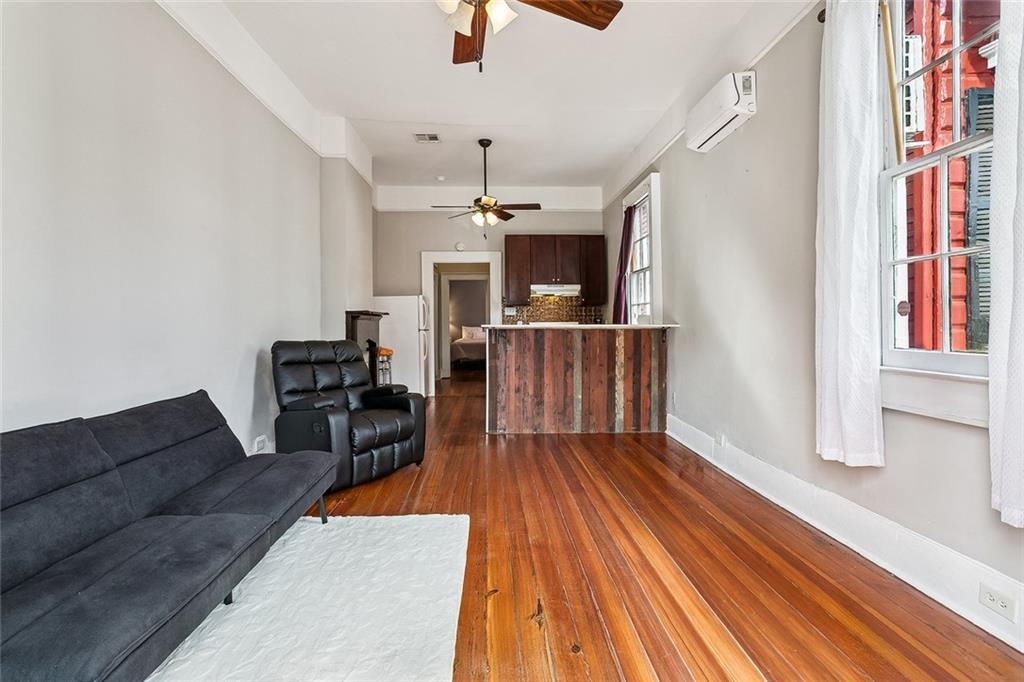 706-708 DESIRE Street