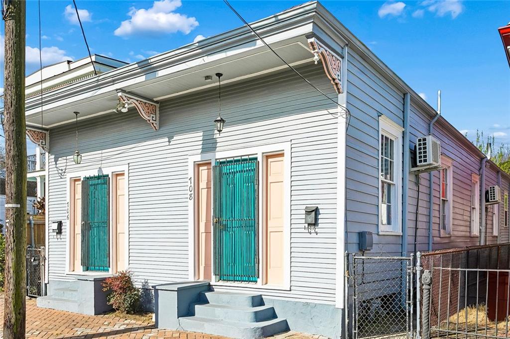 706-708 DESIRE Street