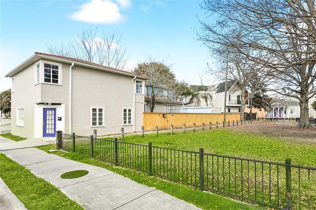 638 SEGUIN Street A