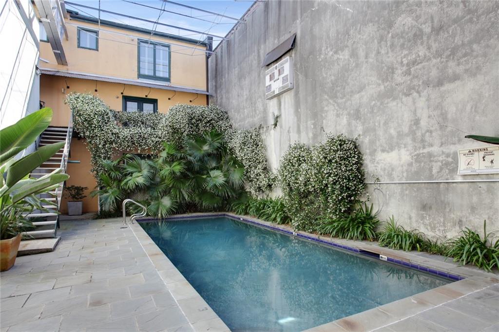 1201 CHARTRES Street 18