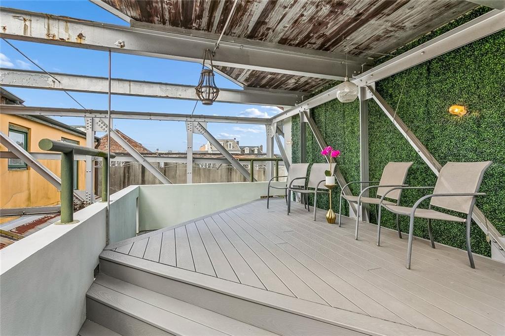 1201 CHARTRES Street 18