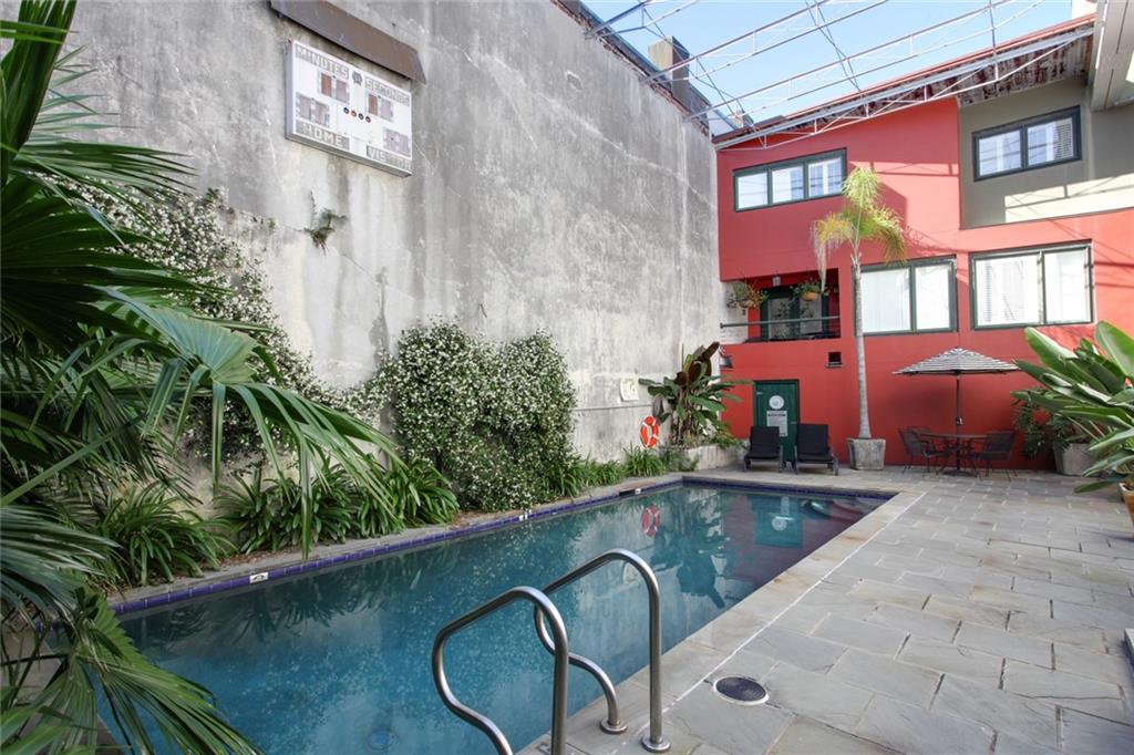 1201 CHARTRES Street 18