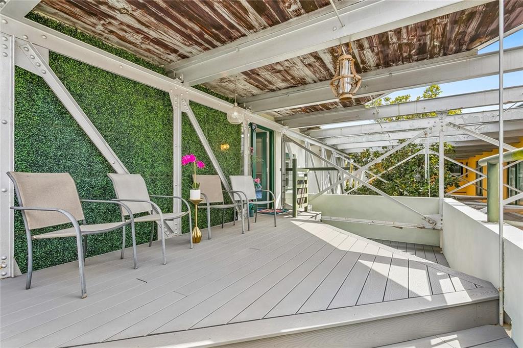 1201 CHARTRES Street 18