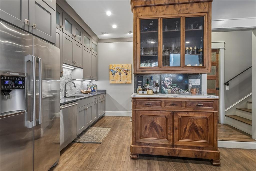 1201 CHARTRES Street 18