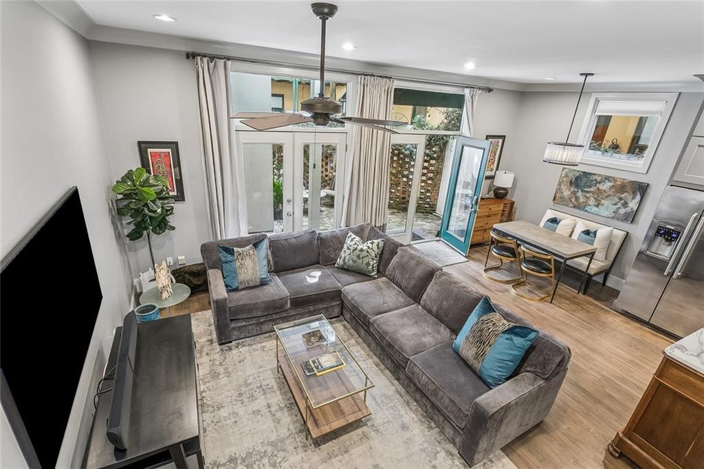 1201 CHARTRES Street 18