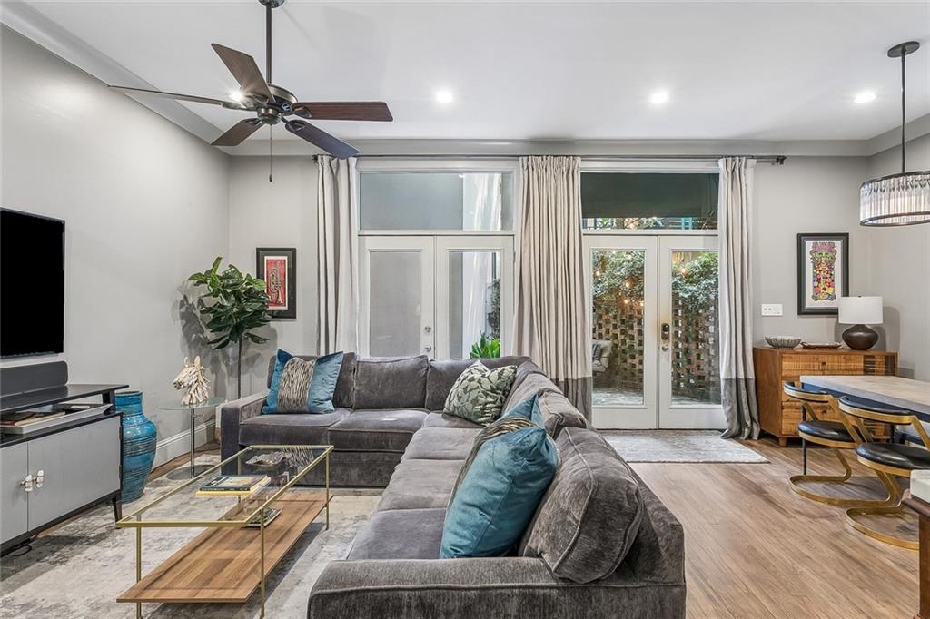 1201 CHARTRES Street 18