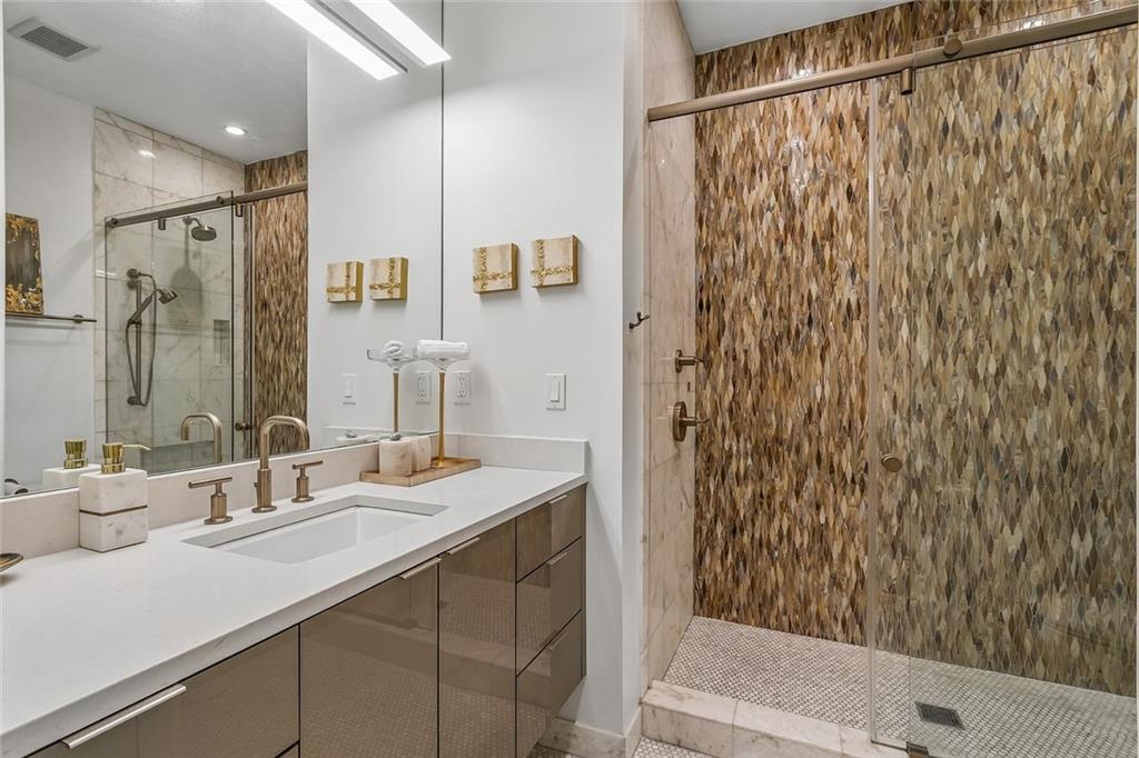 1201 CHARTRES Street 18