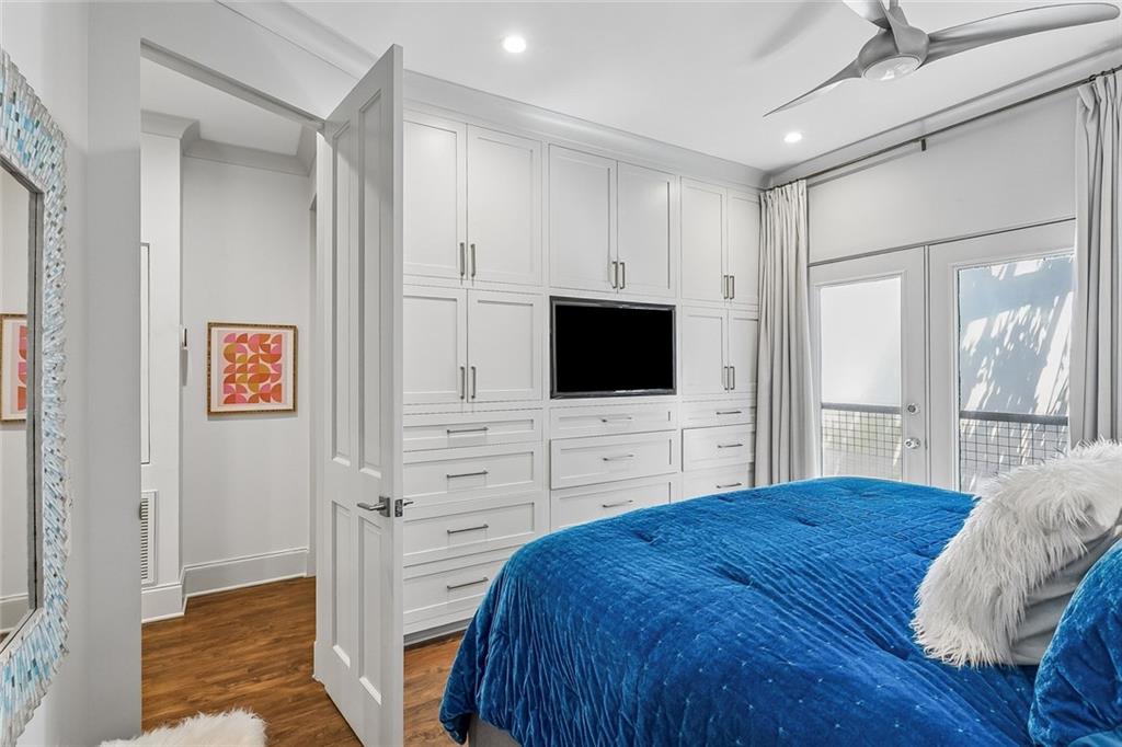 1201 CHARTRES Street 18