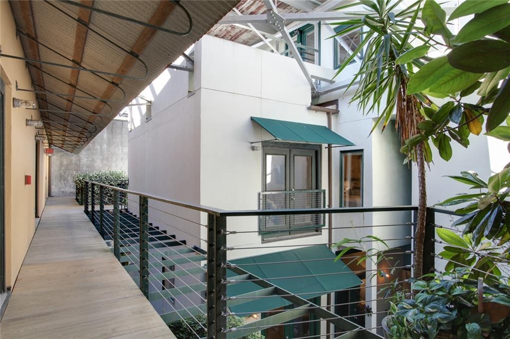 1201 CHARTRES Street 18