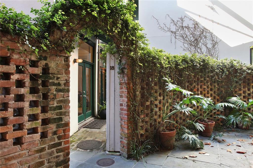 1201 CHARTRES Street 18