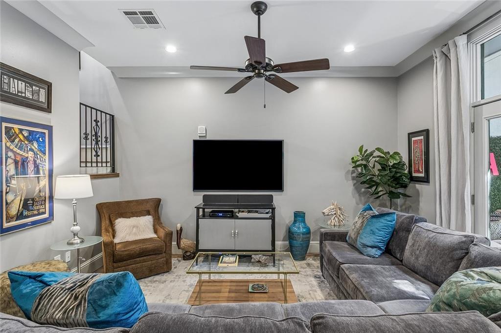 1201 CHARTRES Street 18