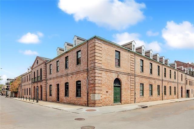 1201 CHARTRES Street 18