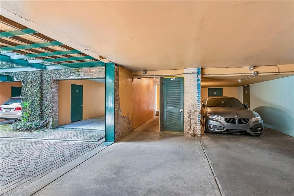 1201 CHARTRES Street 18