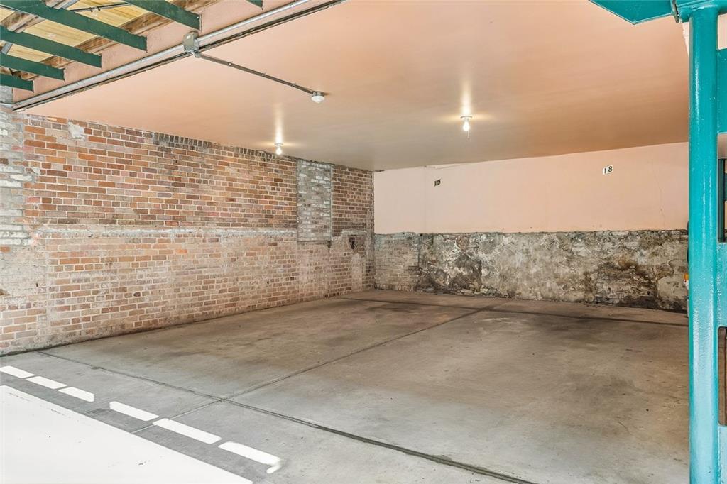 1201 CHARTRES Street 18