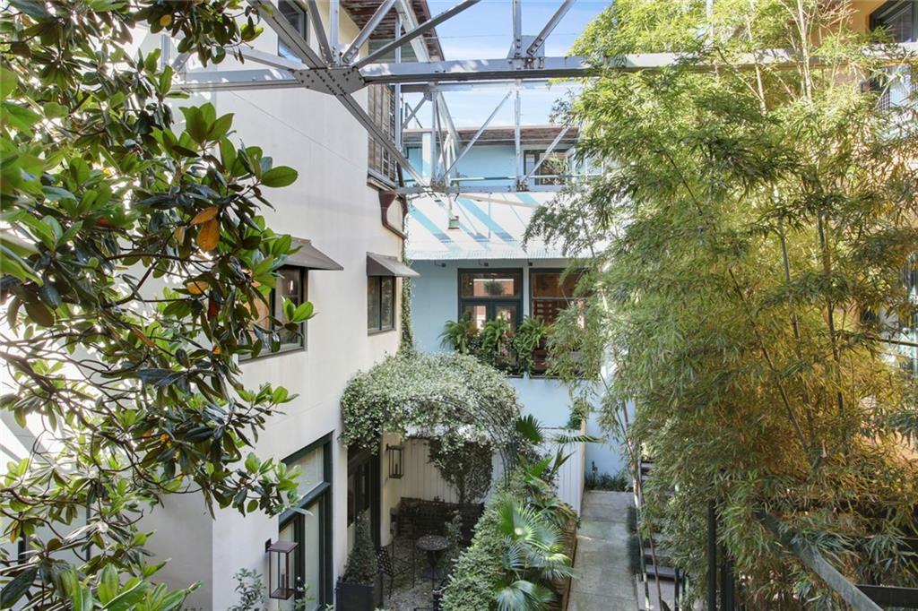 1201 CHARTRES Street 18