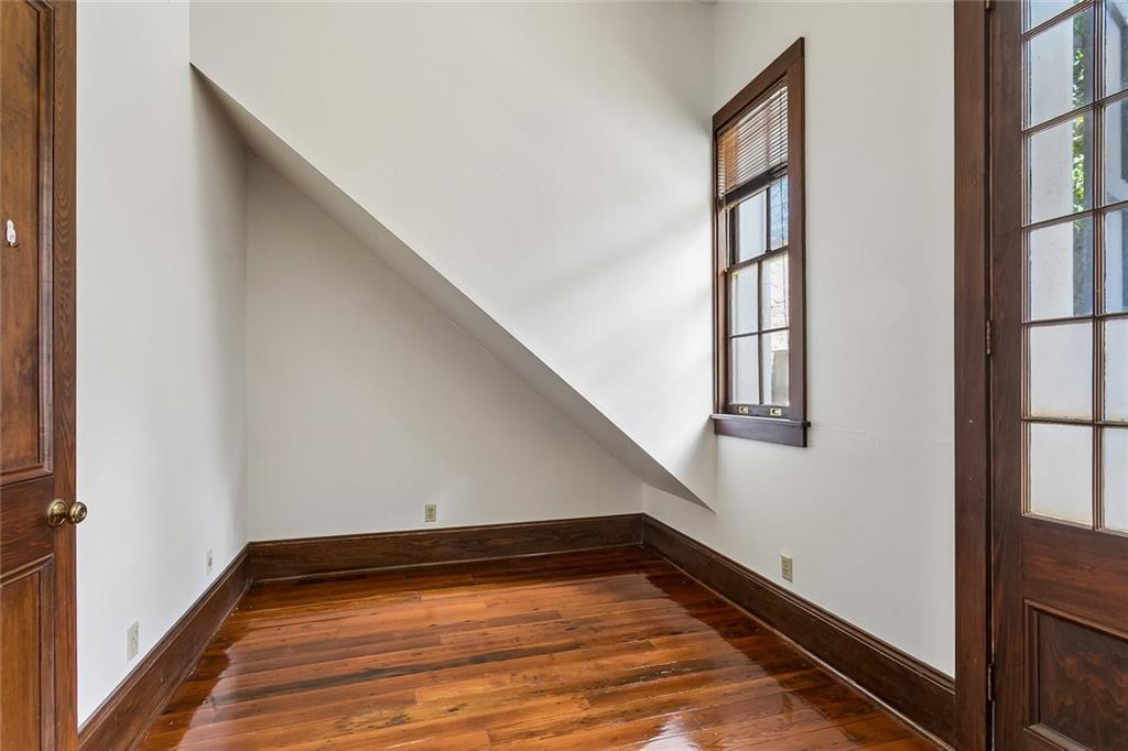 624 DAUPHINE Street Lower