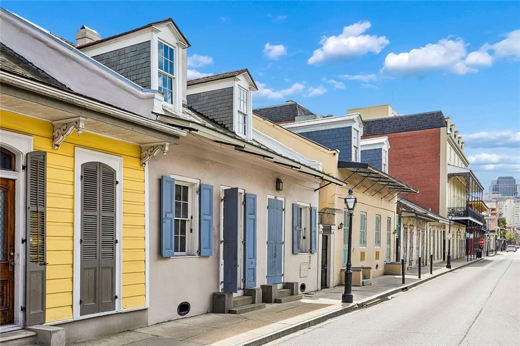 624 DAUPHINE Street Lower