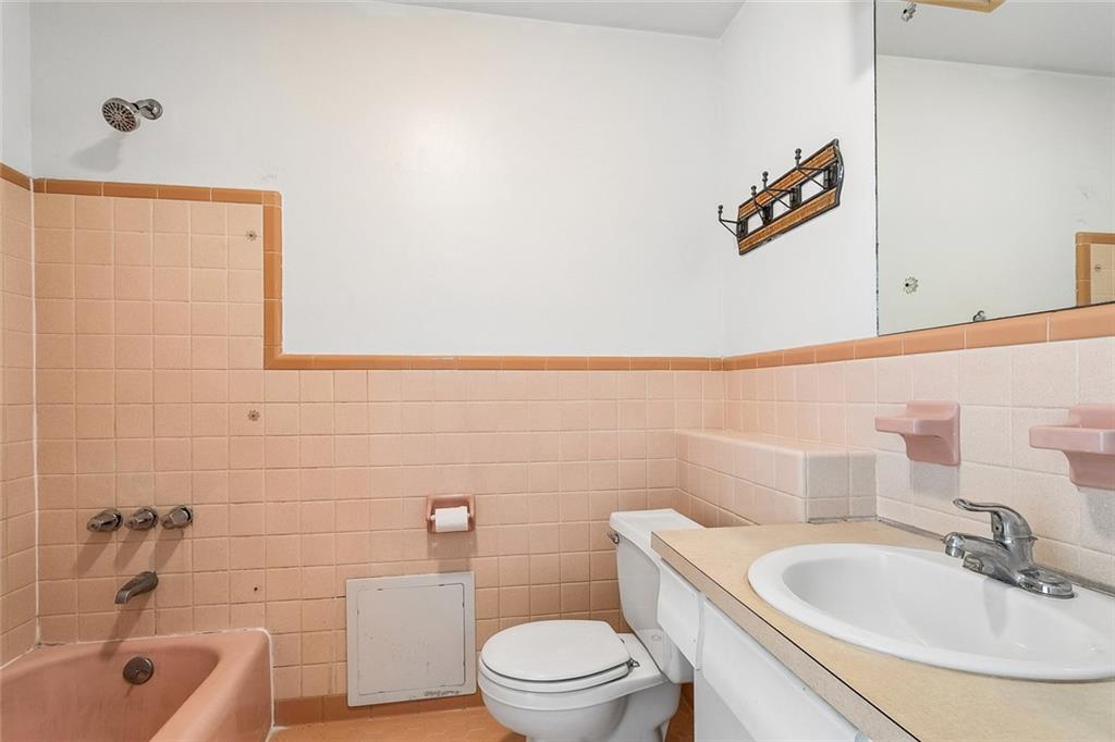 2486 HYMAN Place