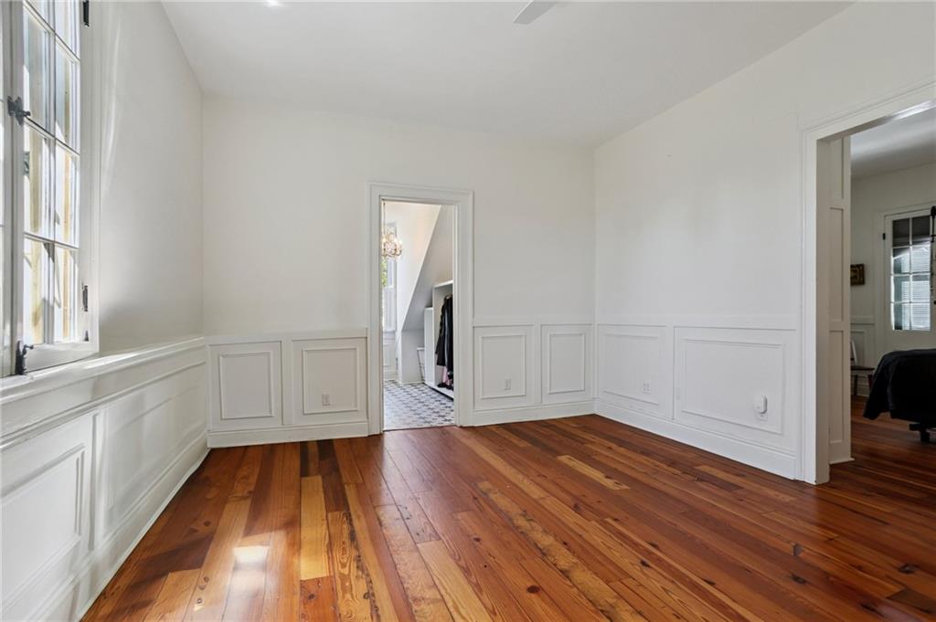 1114 BURGUNDY Street