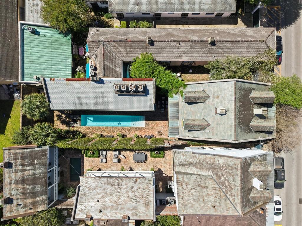 1114 BURGUNDY Street