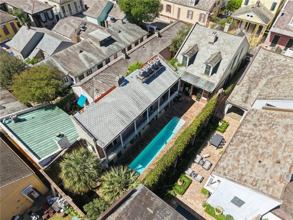 1114 BURGUNDY Street