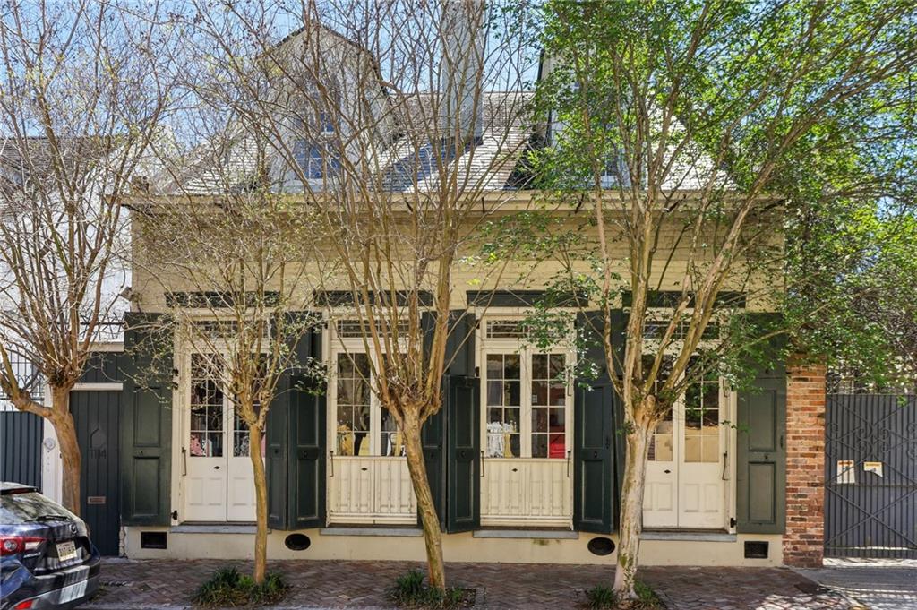 1114 BURGUNDY Street