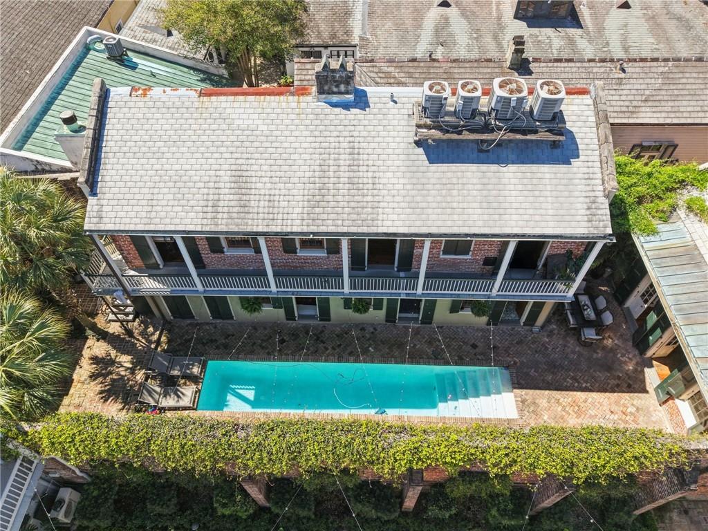 1114 BURGUNDY Street