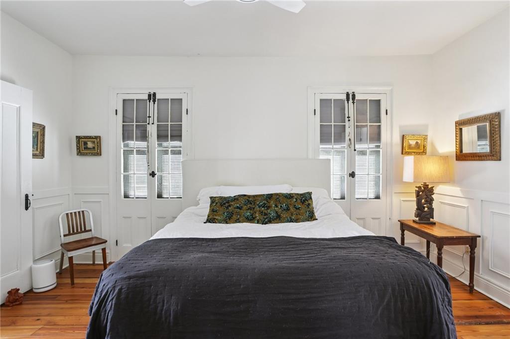 1114 BURGUNDY Street