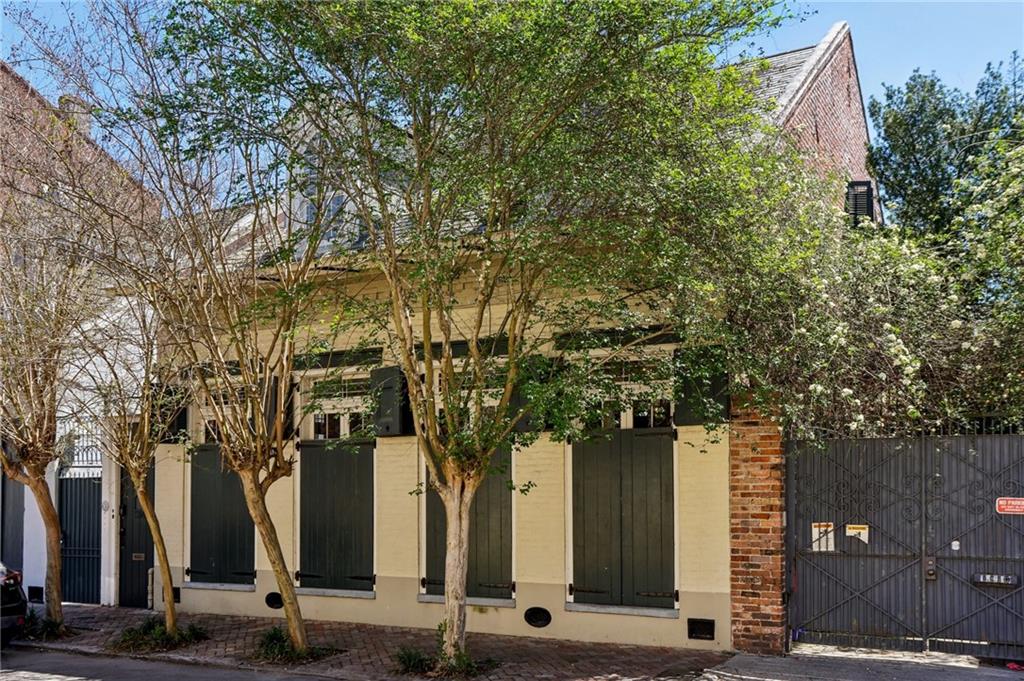 1114 Burgundy Street New Orleans La 70116 2550125
