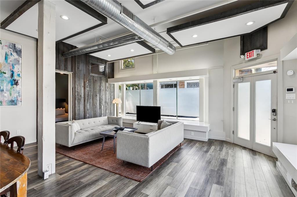 3308 BURGUNDY Street