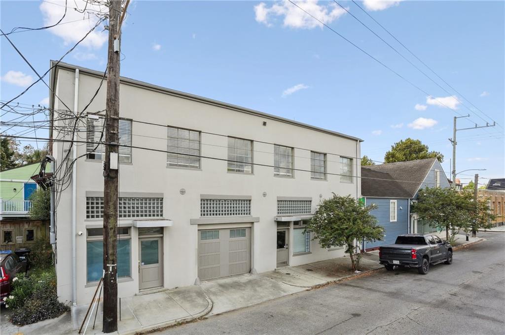 3308 BURGUNDY Street