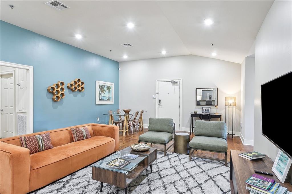 3308 BURGUNDY Street