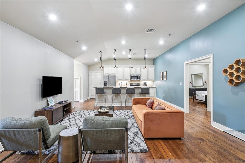 3308 BURGUNDY Street