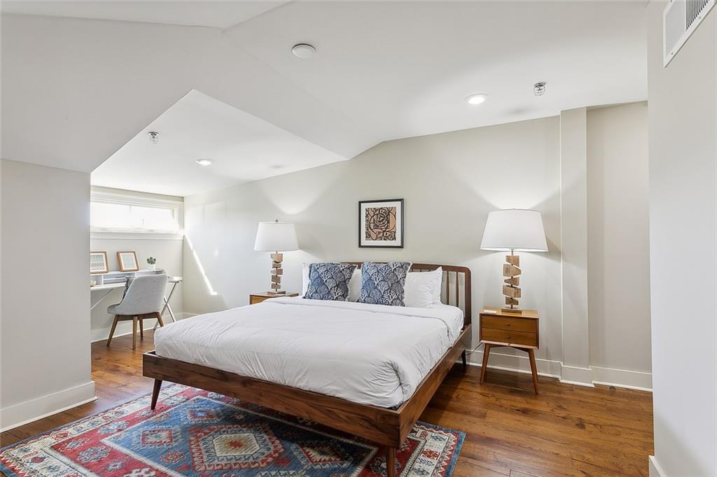 3308 BURGUNDY Street