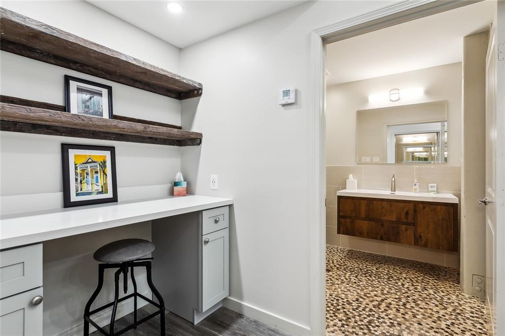 3308 BURGUNDY Street