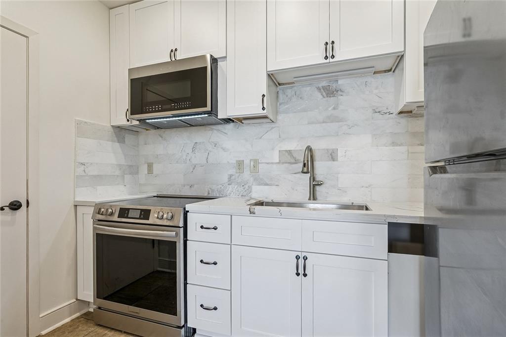 1221 DECATUR Street 302