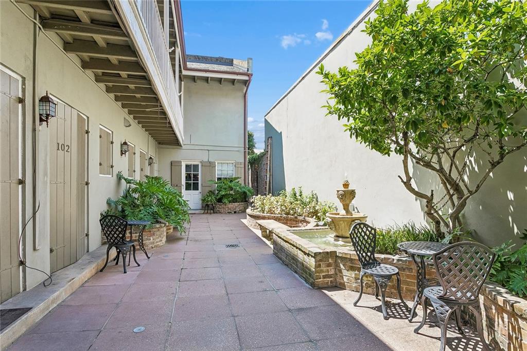 1221 DECATUR Street 302