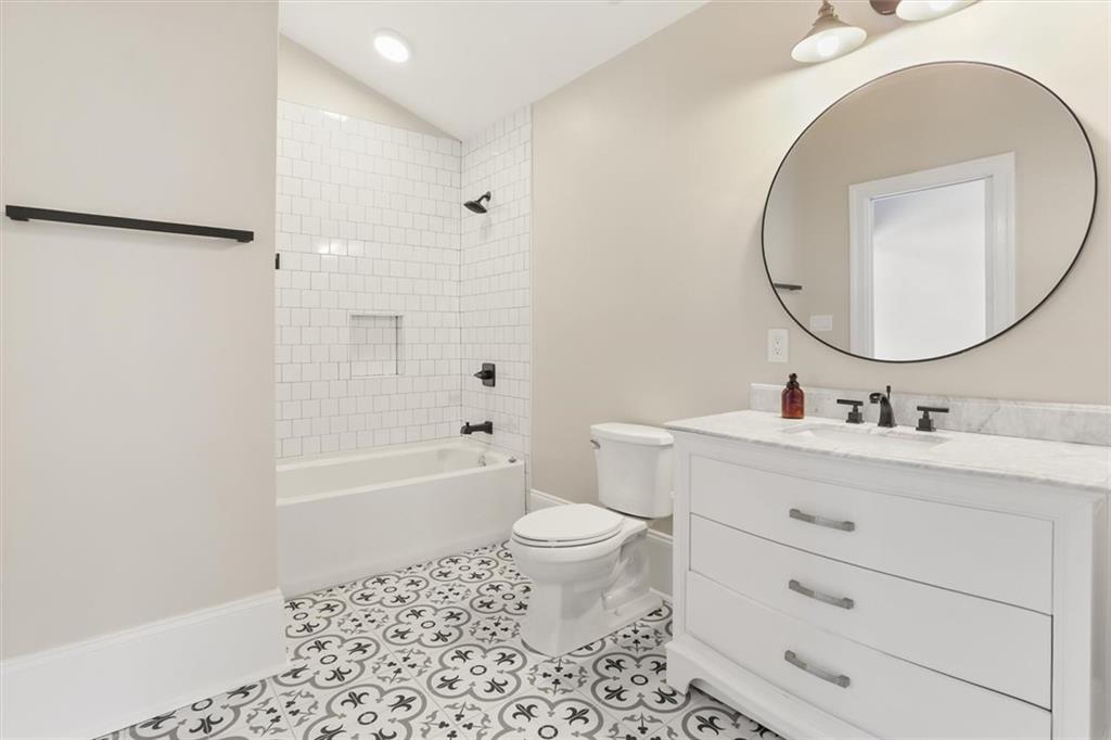 915 HENRY CLAY Avenue