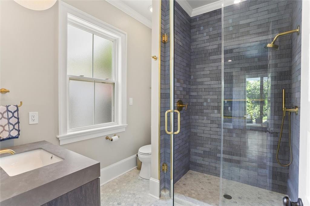 915 HENRY CLAY Avenue