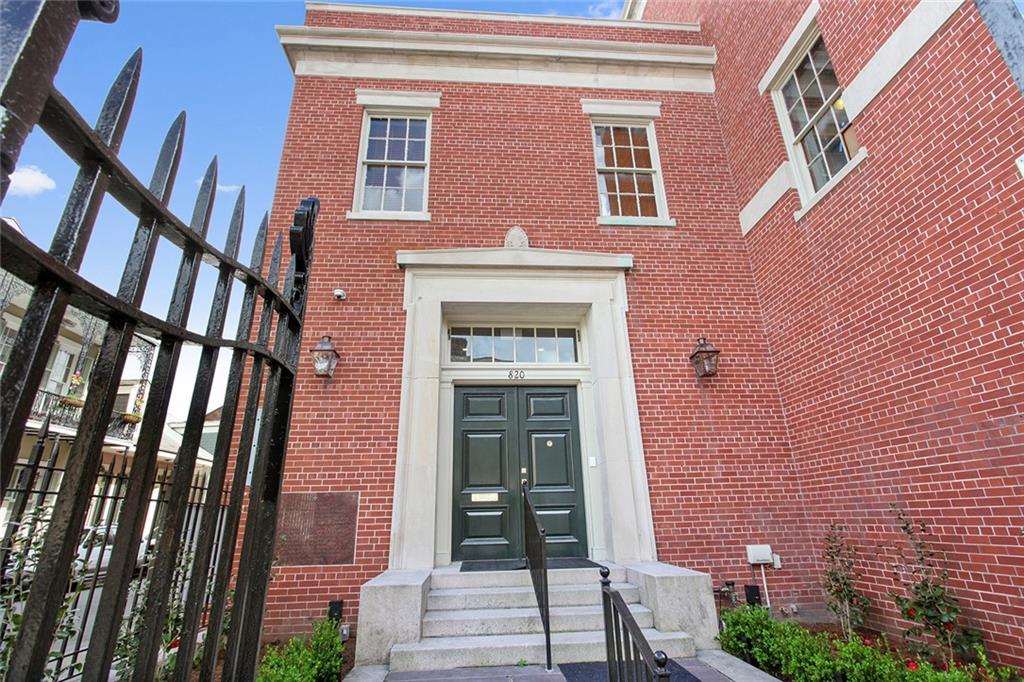 820 DAUPHINE Street 209