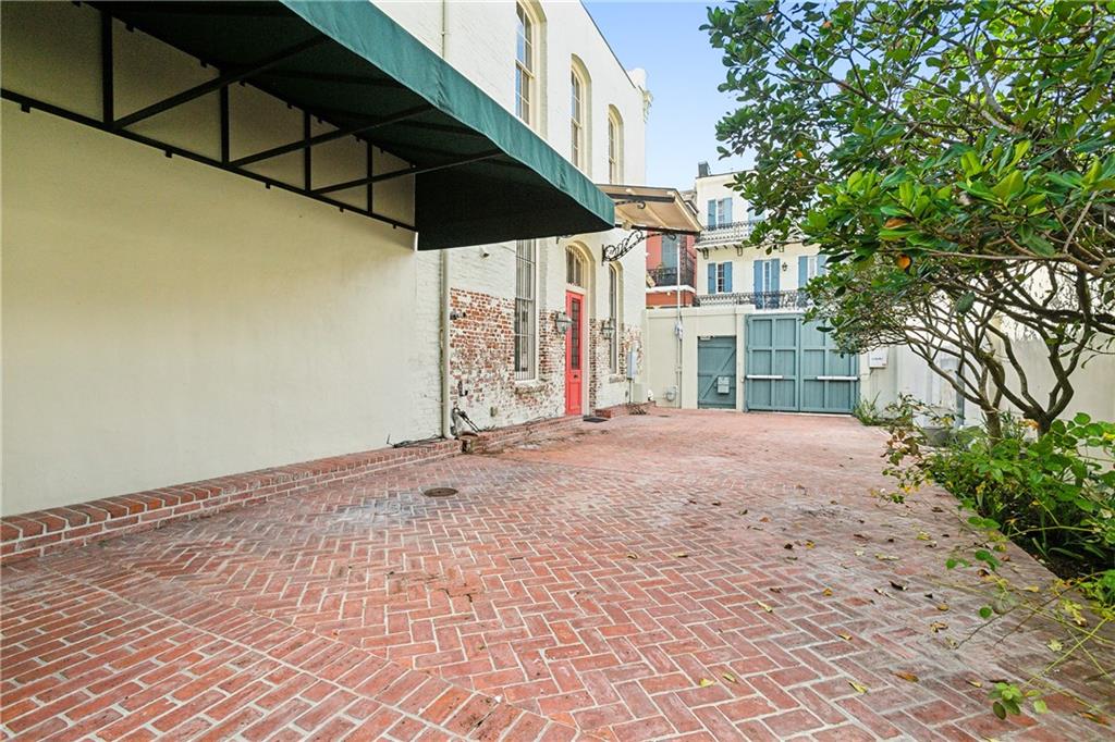 515 URSULINES Avenue